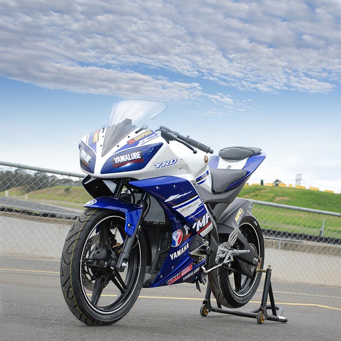 R15 v2 discount racing blue